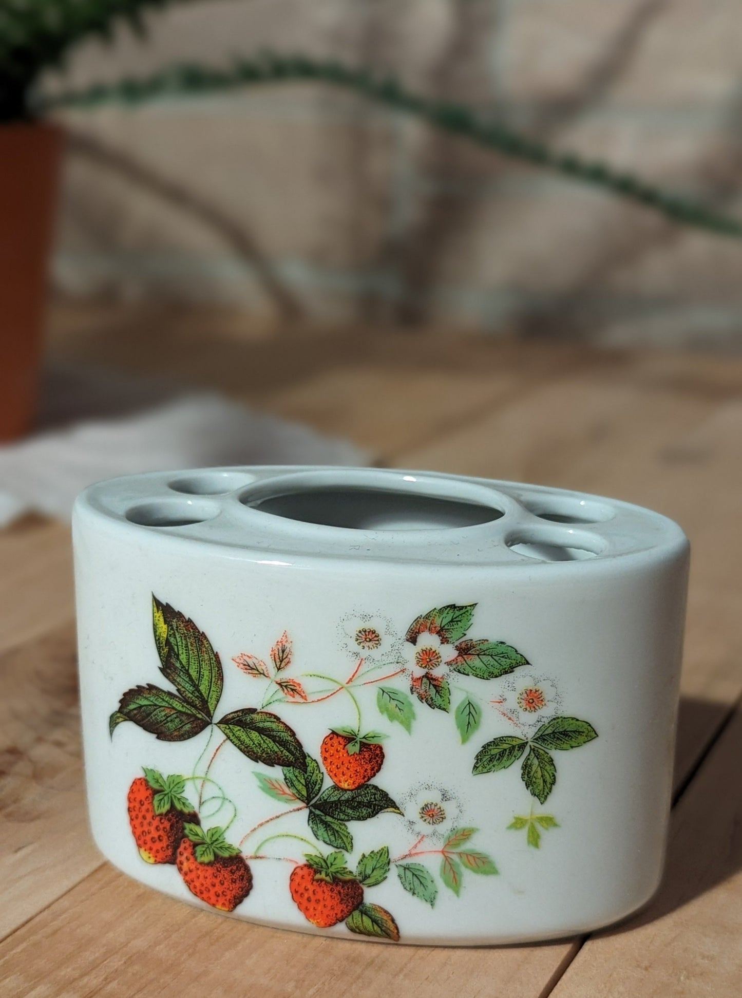 Strawberry Floral, Shaddy, Japan, 5 Hole Toothbrush Holder